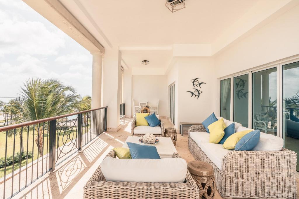 Great Aquamarina 2BR Apt