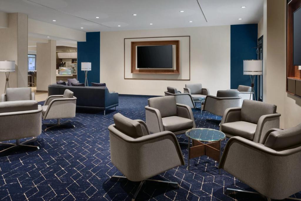 Courtyard by Marriott New Orleans Metairie photo 2