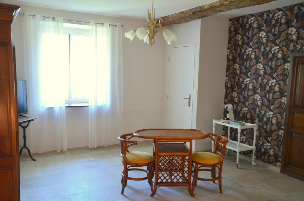 Chambre Gargantua Le dolmen photo 1