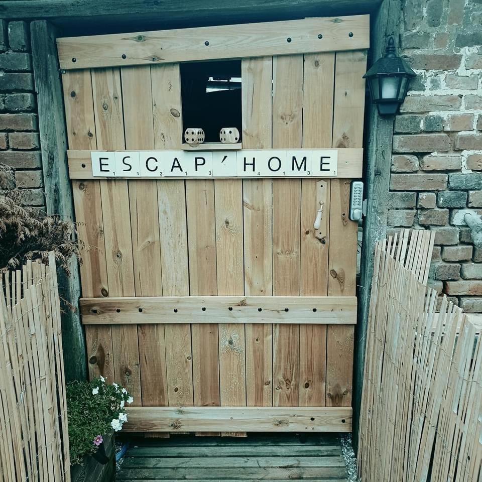 Escap'Home - Appartement insolite - Enquête dans l'hébergement et option séance d'escape game le jour du départ photo 4