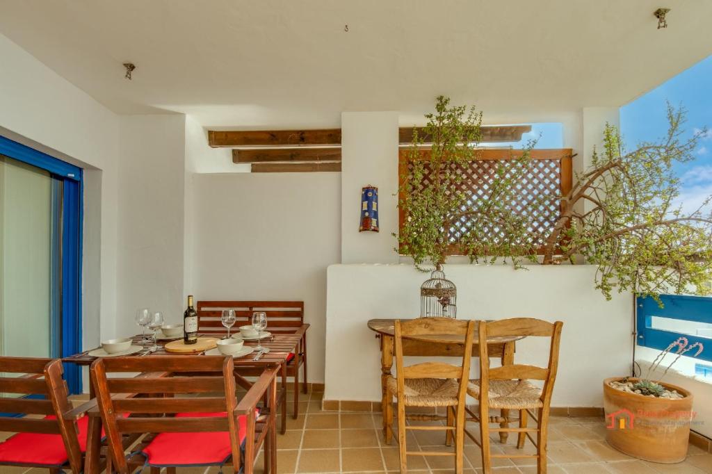 Duquesa Suites Golf & Gardens photo 1