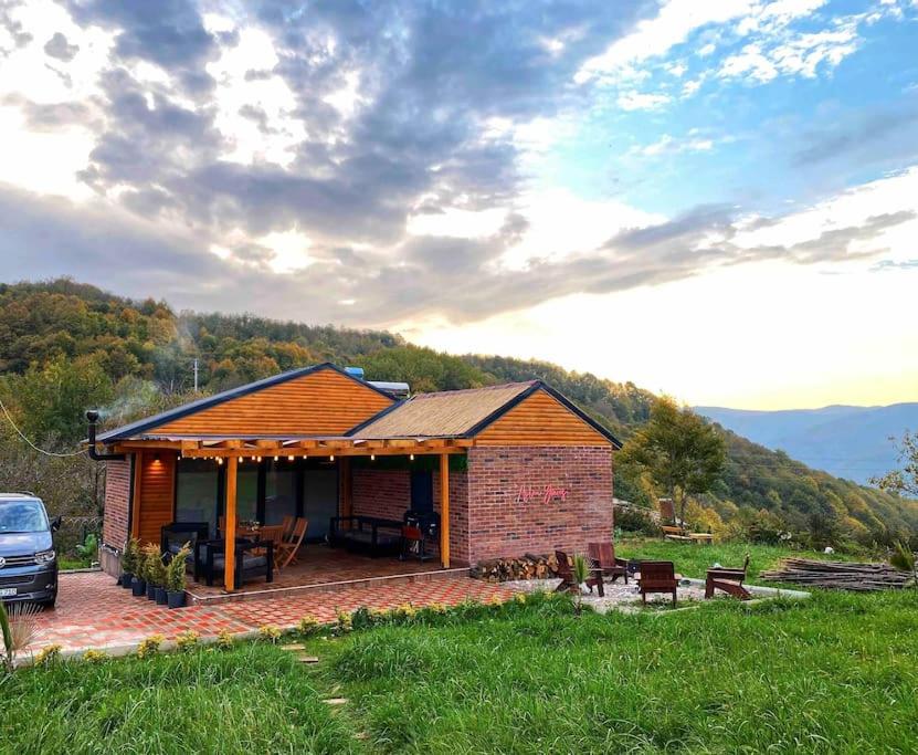 eşsiz doğa manzarasında jakuzi keyfi sunan dağ evi