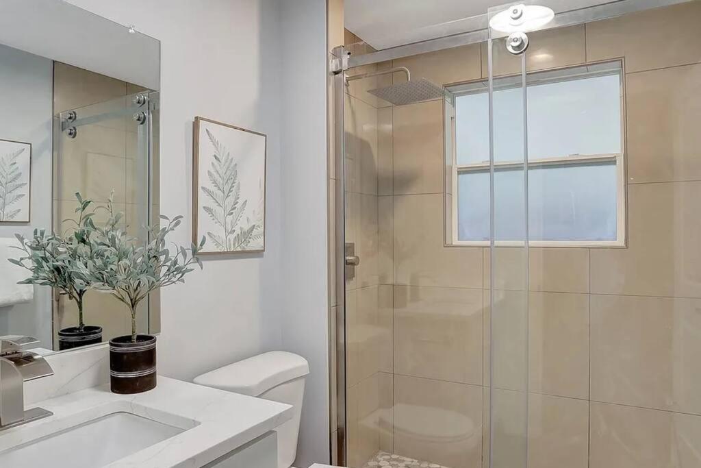 Stunning Single Level Home w/ Outdoor Spa Jacuzzi! photo 3