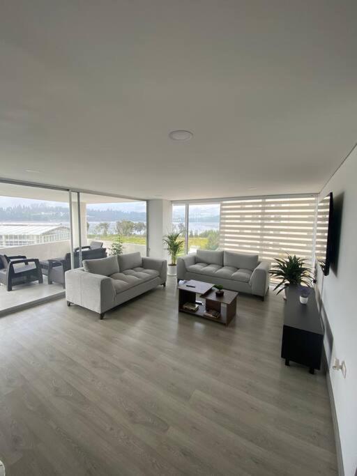 Apartamento con vista al lago. photo 1