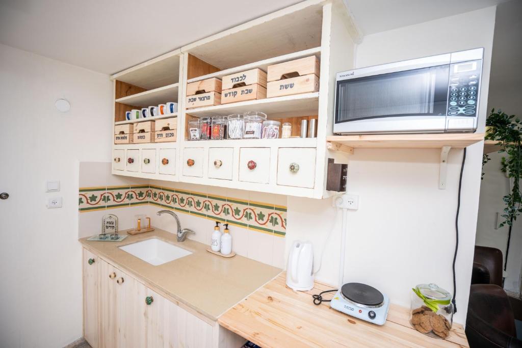 Golden Kosher Suite photo 1