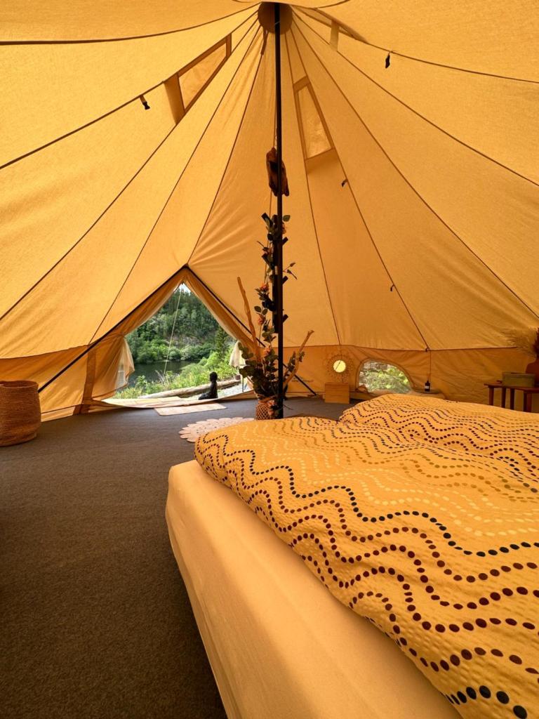 Glamping on idyllic lake, paddle boards & rowboat photo 3