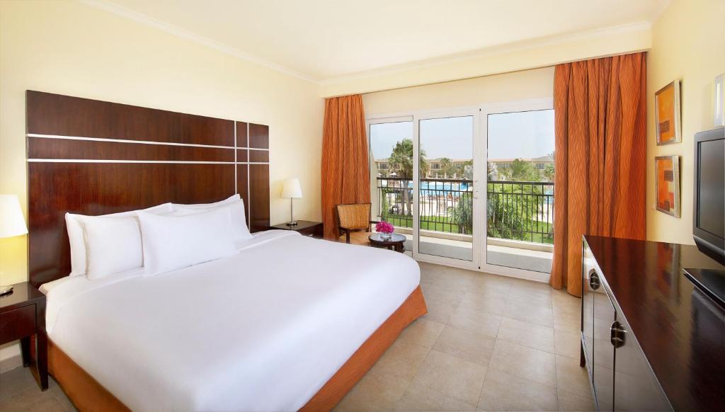 DoubleTree by Hilton Sharks Bay Resort Room Type - Mountainside Diamond Suite - Pool View DoubleTree by Hilton Sharks Bay Resort Room Type - Mountainside Diamond Suite - Pool View