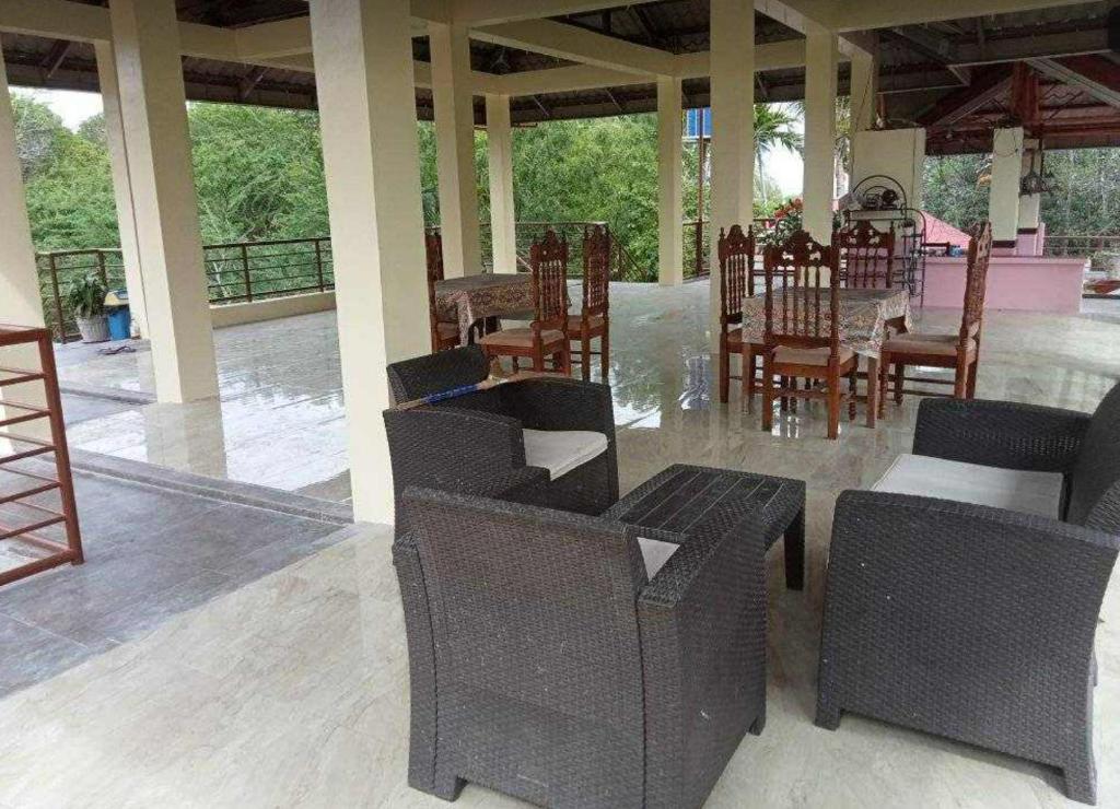 CABRERA GUEST HOUSE exGREEN BAMBOO GUIMARAS - Tap to explore photos