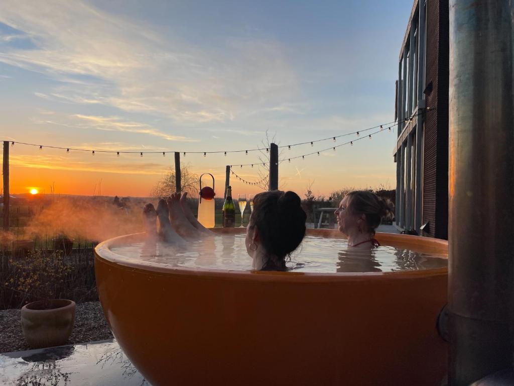 Huis van Hout - design eco lodge met panorama tuin en hot tub photo 2