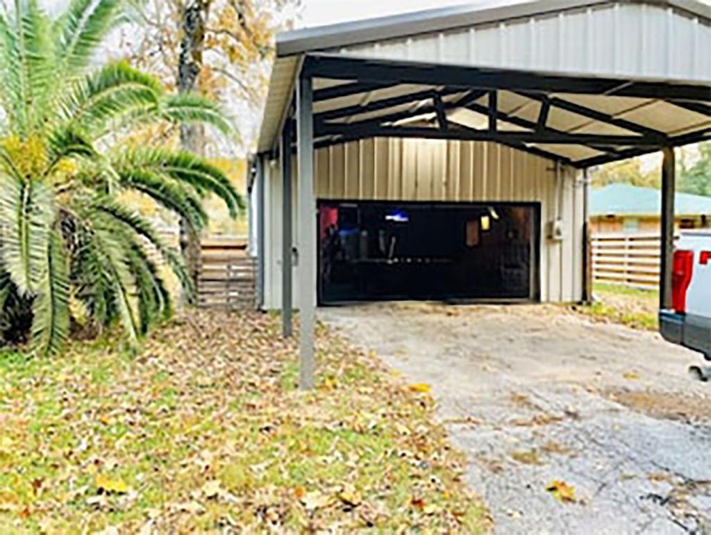 Cozy Barn with Pool Access & Near Lake Conroe photo 1