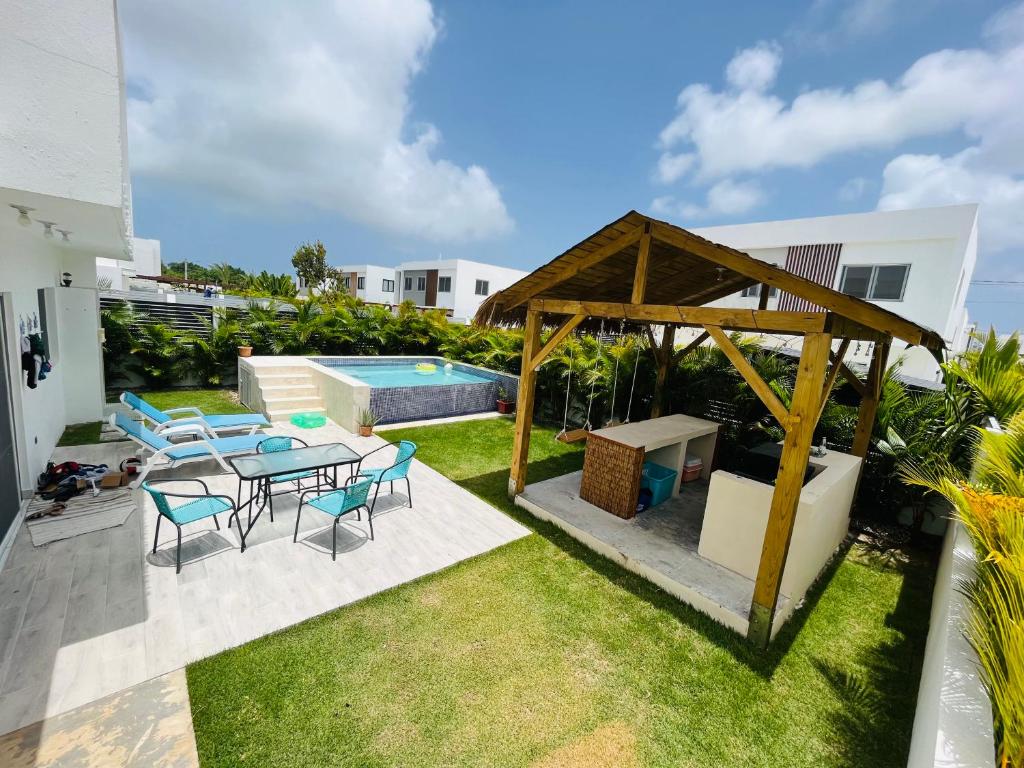 Villa Familiar PC-private Pool, BBQ, 15 mnts from airport photo 3
