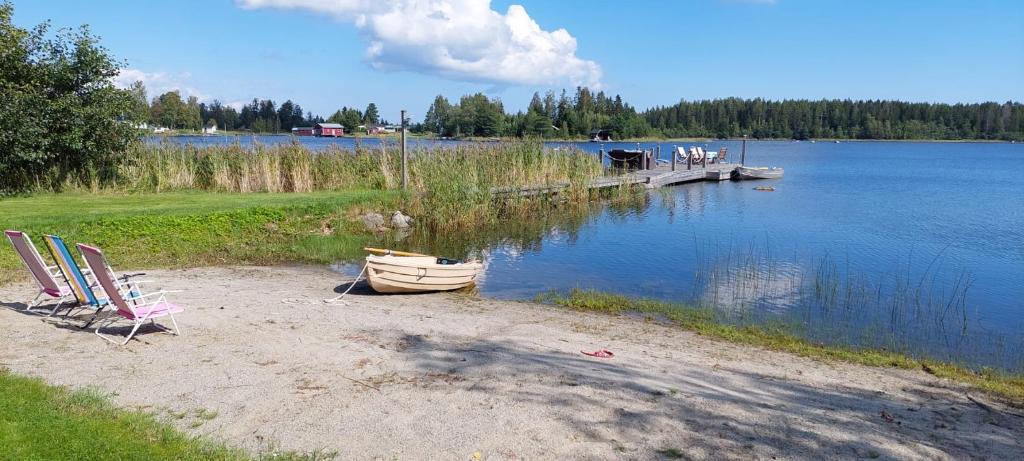 Timber house with private beach and boat including. photo 3