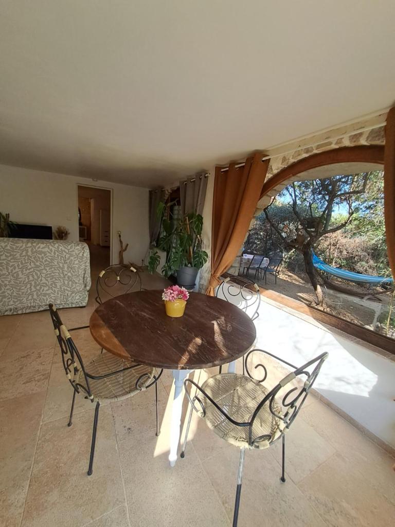 Bas de villa au chant des cigales photo 1
