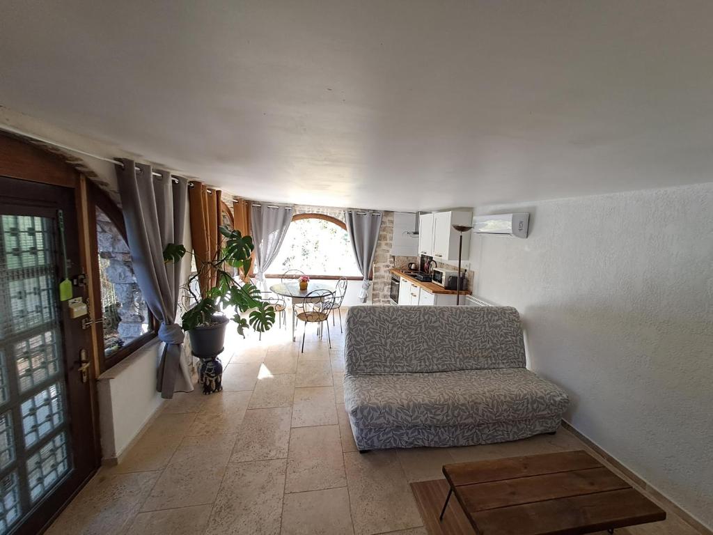 Bas de villa au chant des cigales photo 3