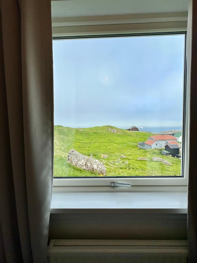 Beautiful house in Skopun with jacuzzi photo 1