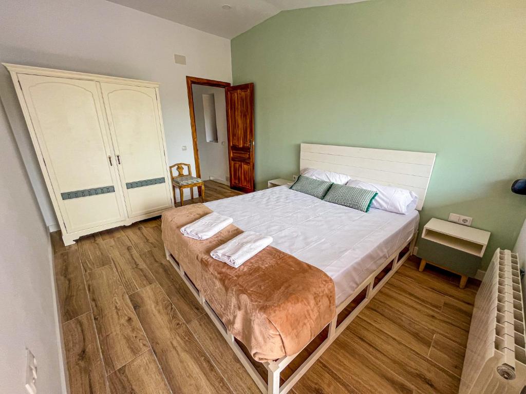 Casa Yama - Renovated House in the Center of Berga photo 2