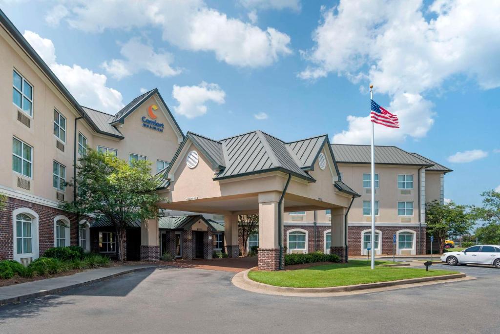 Comfort Inn & Suites Mobile near Eastern Shore Centre image