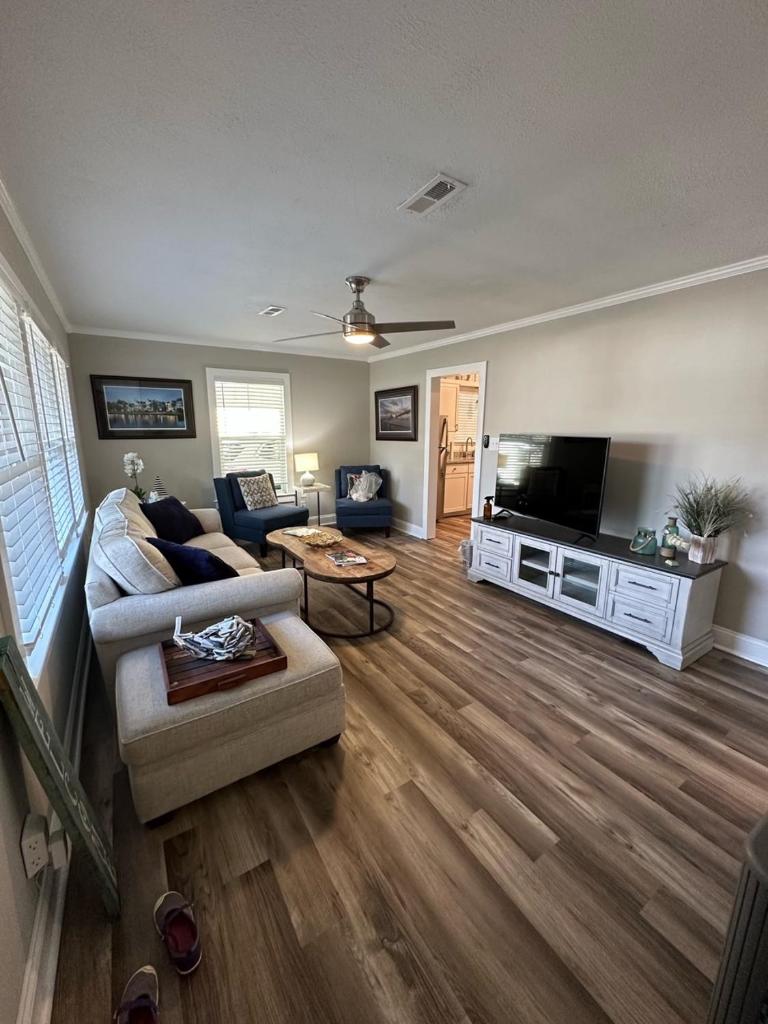 Central Charleston Area Hideaway