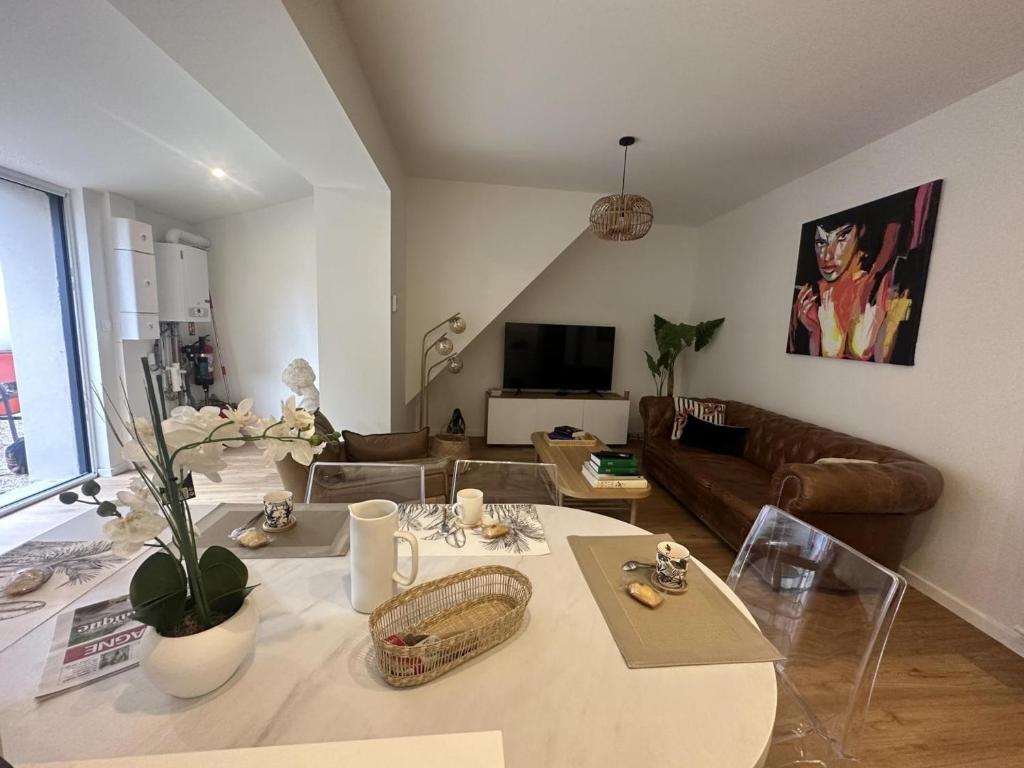 Gîte Moulins, 2 pièces, 2 personnes - FR-1-489-474 photo 1