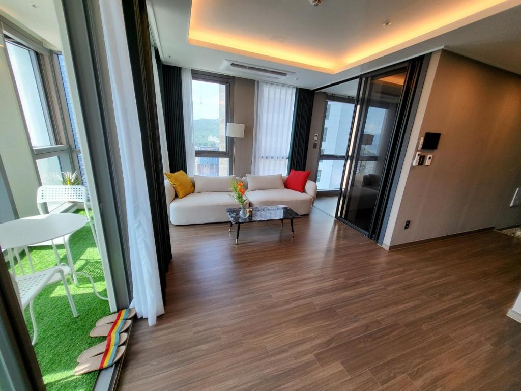 ELBON the stay Haeundae beach photo 3