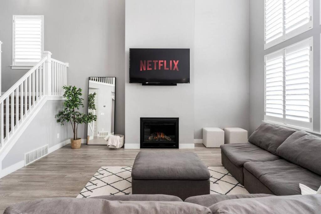 HUGE YARD Centrally Located Beautiful Neighborhood image