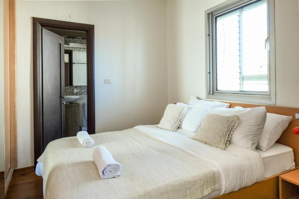 Simple Living in Netanya Center by Sea N' Rent photo 1