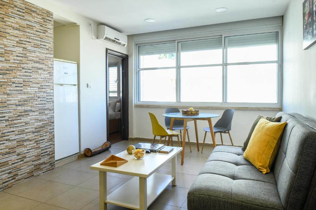 Simple Living in Netanya Center by Sea N' Rent photo 4
