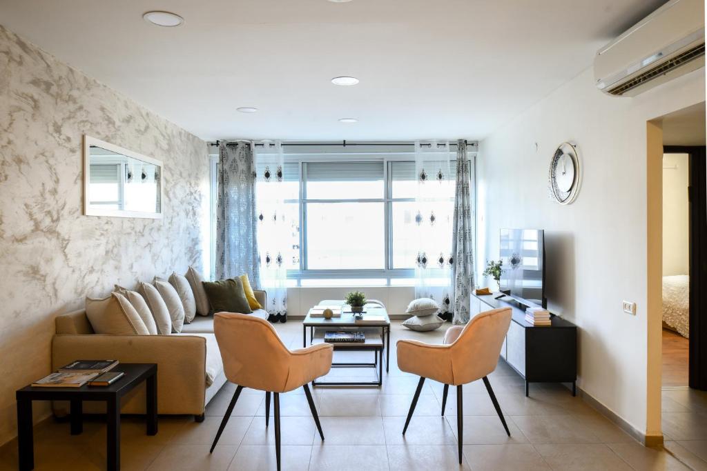 Comfy Haven in Netanya Center by Sea N' Rent