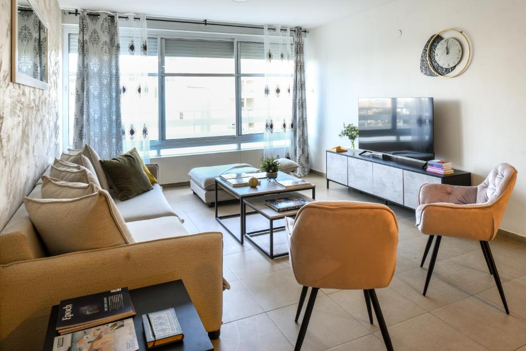 Comfy Haven in Netanya Center by Sea N' Rent photo 3