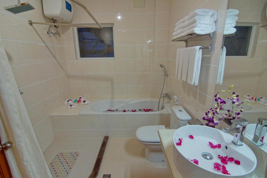 Gold Yadanar Hotel photo 4