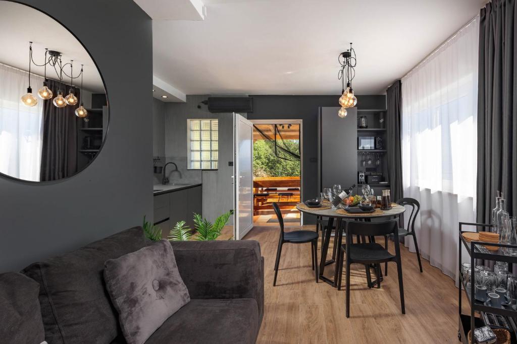 Villa Mystic Place - Suite 1 - Happy Rentals photo 3