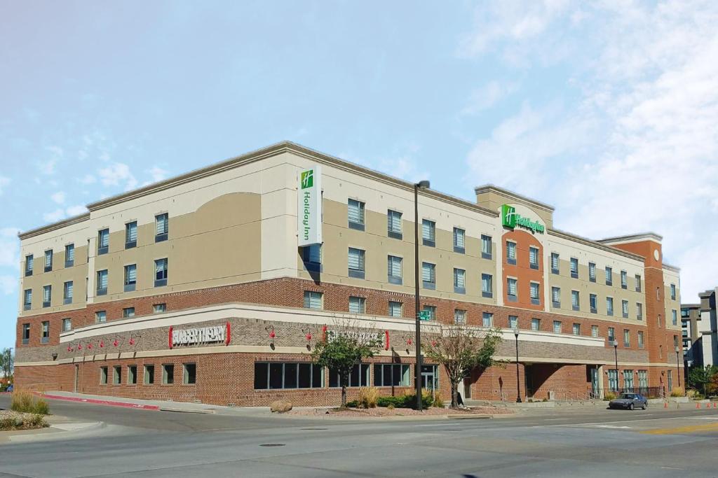 Holiday Inn Omaha Downtown - Waterpark, an IHG Hotel image