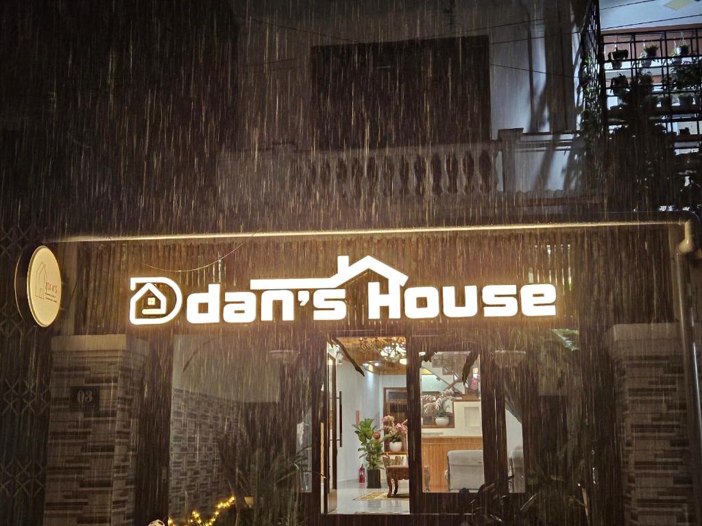 Ddan's house