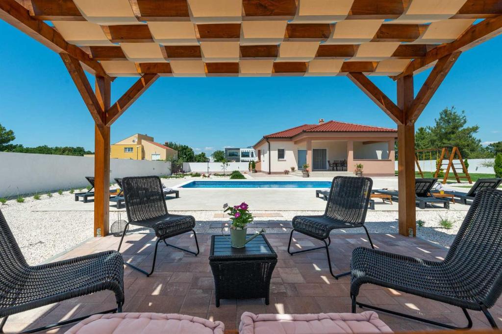 4* Villa First Hill with heated pool, Zaton photo 1