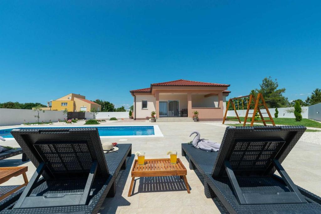 4* Villa First Hill with heated pool, Zaton photo 2