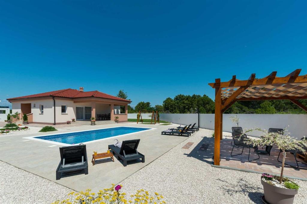 4* Villa First Hill with heated pool, Zaton photo 3