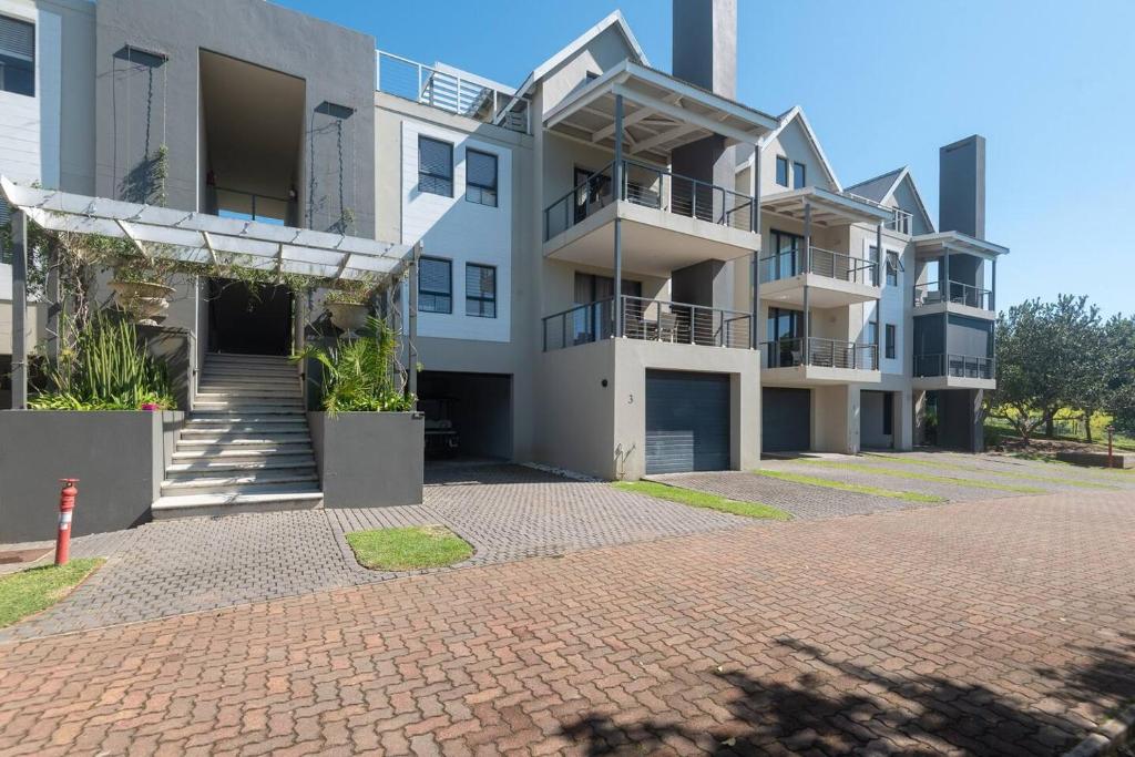 Refined 3 Bedroom Apartment Princes Grant