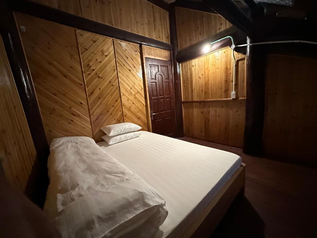 SaPa Hmong Streamside Homestay