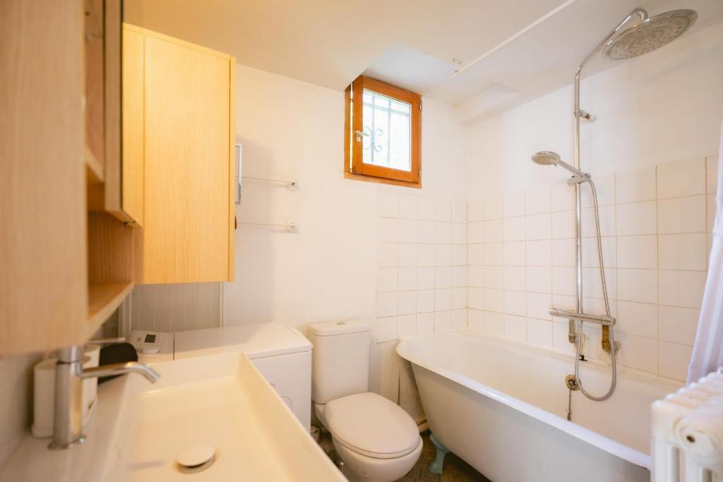 Cosy calme RER D - 10 min Parking gratuit sur place - Thumbnail image