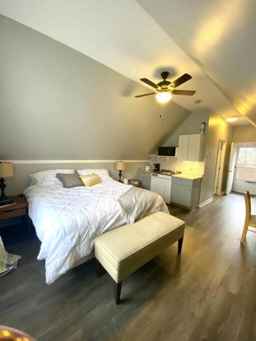 Apartment with hot tub & a pool! photo 3