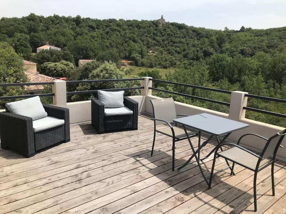 Studio au calme, grande terrasse avec vue vallée