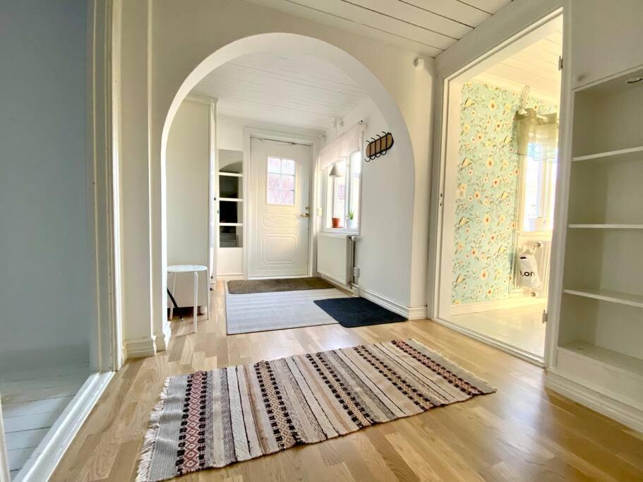 Charmigt hus med tre rum och kök centralt photo 4