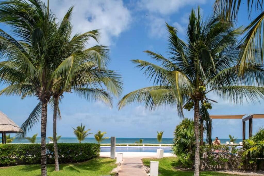 Seacost Beachfront 2BDR with pool by Casa Paraiso photo 3