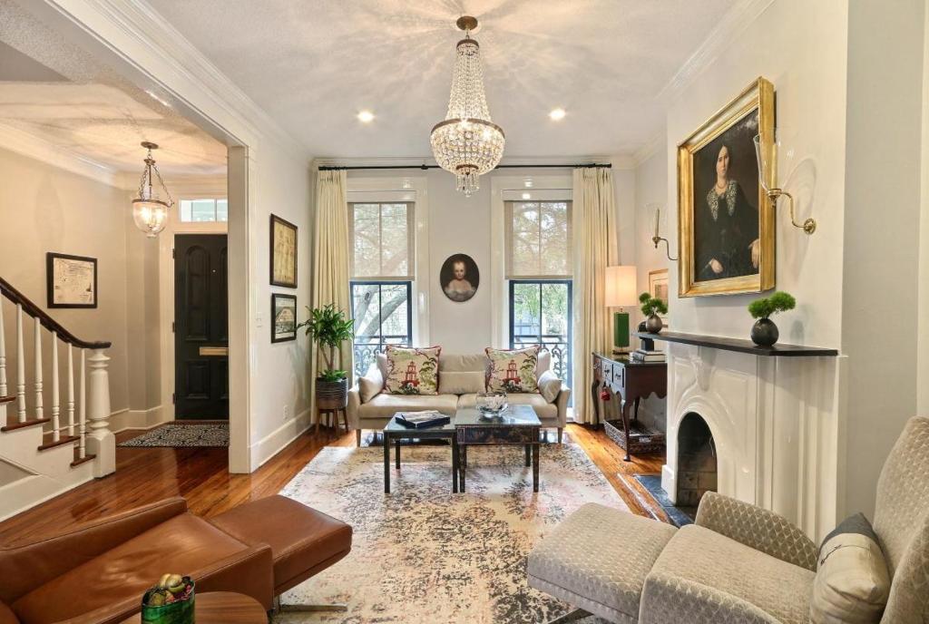 Isaac LaRoche Estate image