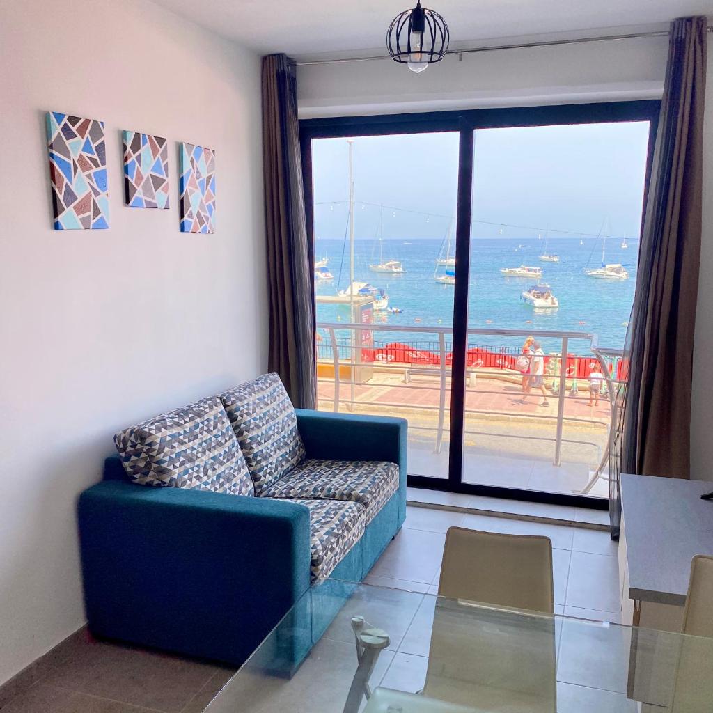 F1 2 St Julians, Private room, bathroom & living shared photo 2
