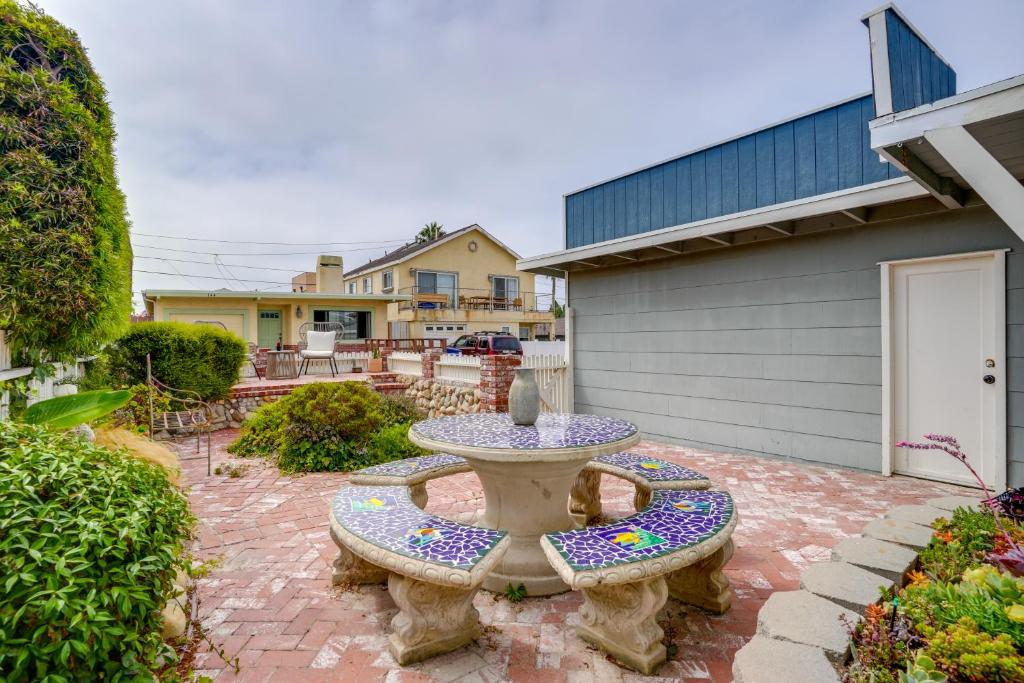 Peaceful Oxnard Getaway - Walk to the Beach! photo 2