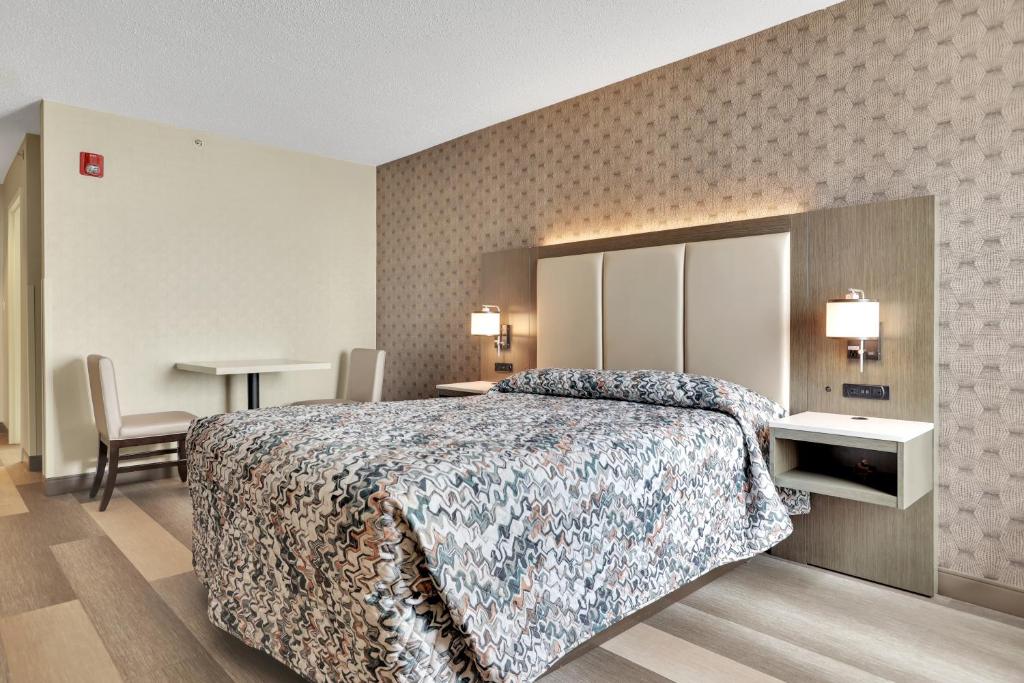 Horizon Inn Room Type - Standard Queen Room with One Queen Bed