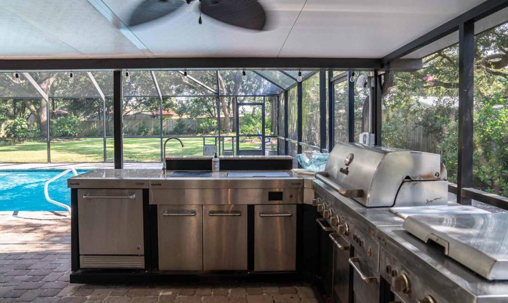 Cozy Coastal Haven-Private Pool & Outdoor Kitchen photo 3