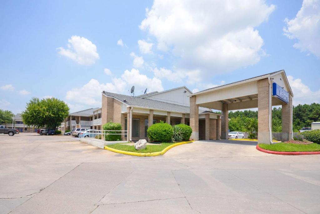 Motel 6 Baytown, TX - Baytown East image