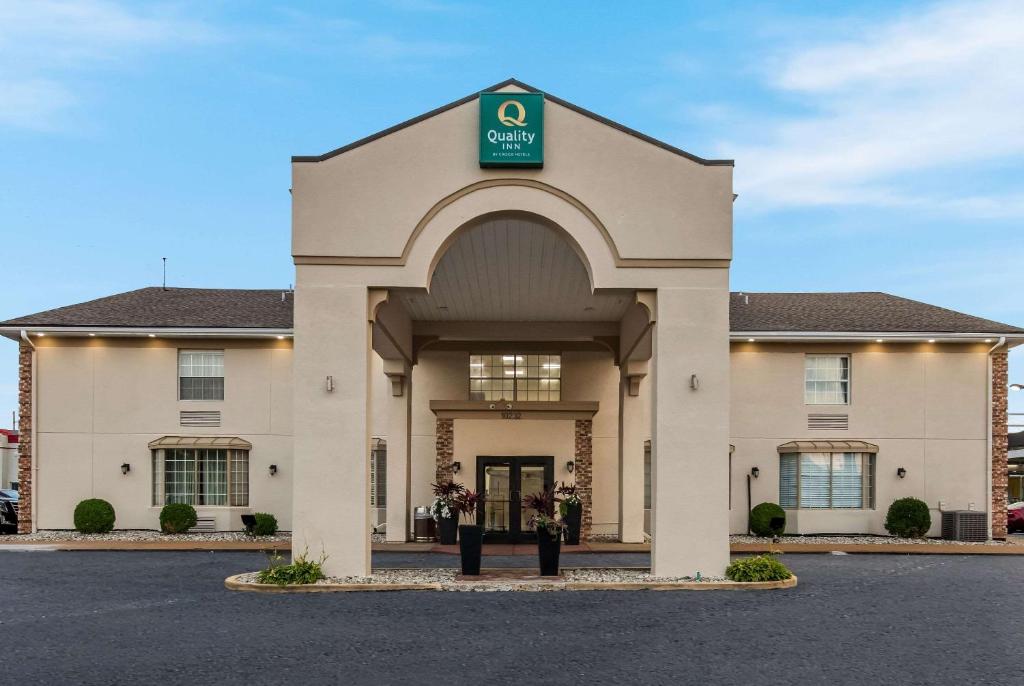 Quality Inn St. Louis Airport Hotel image